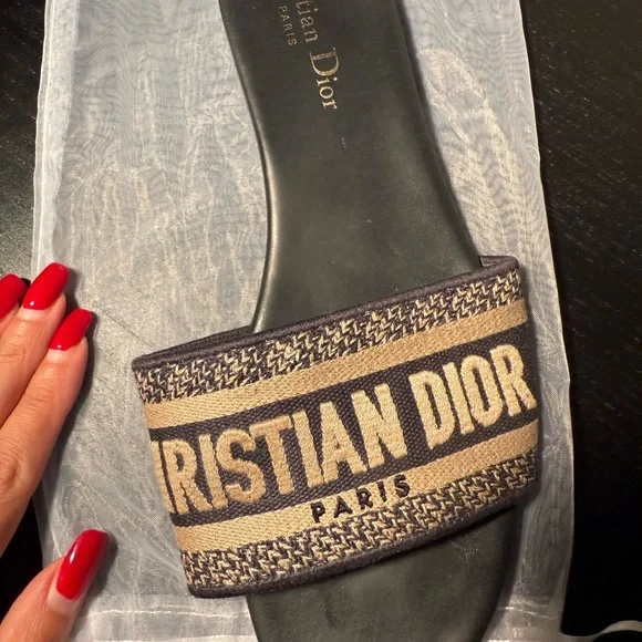 Dior Dway Slide
Deep Blue Embroidered Cotton - Picture 5 of 6